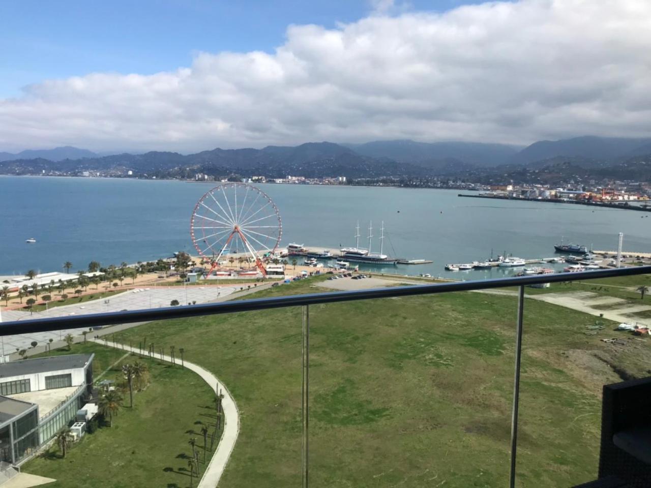 Premium Apartment In Porta Batumi Tower Luaran gambar